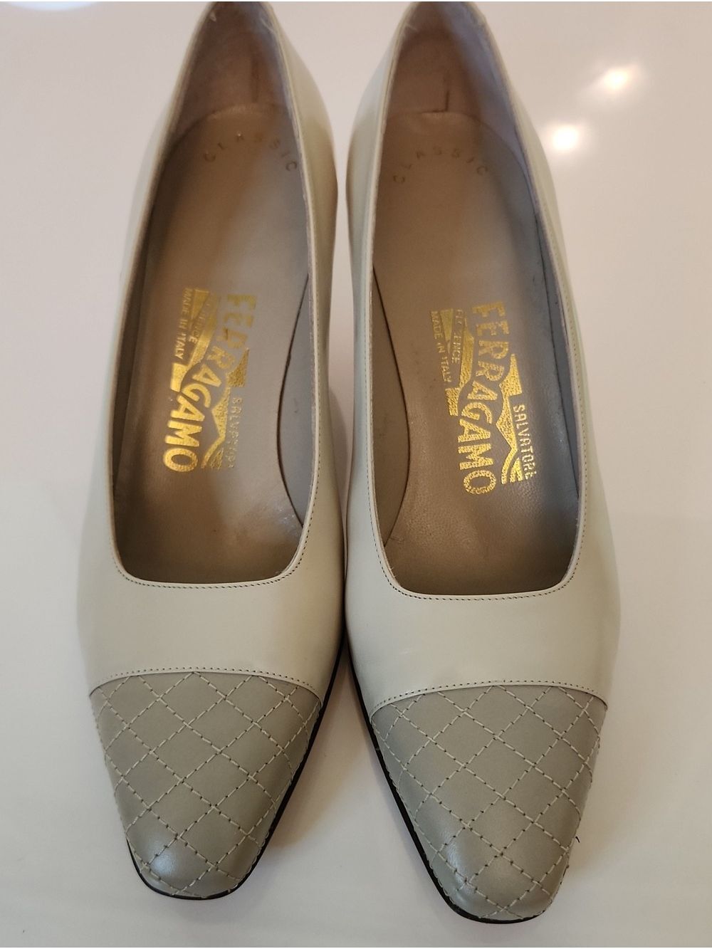 Salvatore Ferragamo Vintage Two-Tone Quilted Cap-Toe Pumps Off-White/Beige Sz: 7